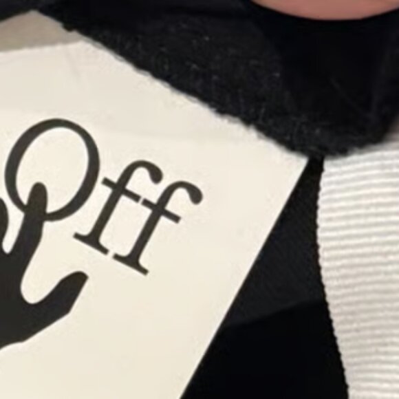 Off-White™ Add to Wishlist Marker Arrow T-Shirt - Picture 8 of 9